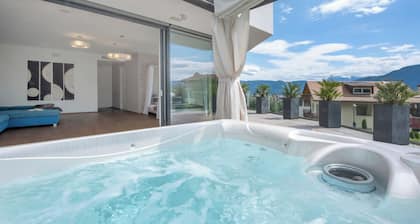 Villa 'Aich' con vistas a la montaña, piscina privada y sauna
