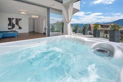 Villa 'Aich' with Mountain View, Private Pool and Sauna