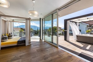 4 bedrooms, iron/ironing board, free WiFi, bed sheets - Villa 'Aich' with Mountain View, Private Pool and Sauna (St. Pauls Eppan)