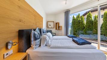 4 bedrooms, iron/ironing board, free WiFi, bed sheets