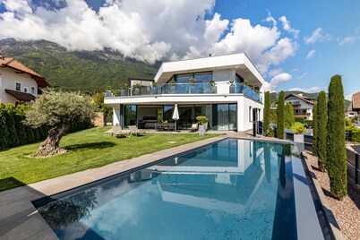 Villa 'Aich' with Mountain View, Private Pool and Sauna