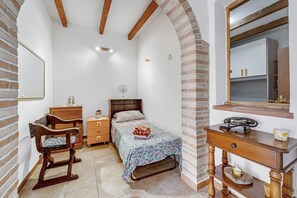 3 makuuhuonetta, silitysrauta/-lauta, ilmainen Wi-Fi, vuodevaatteet