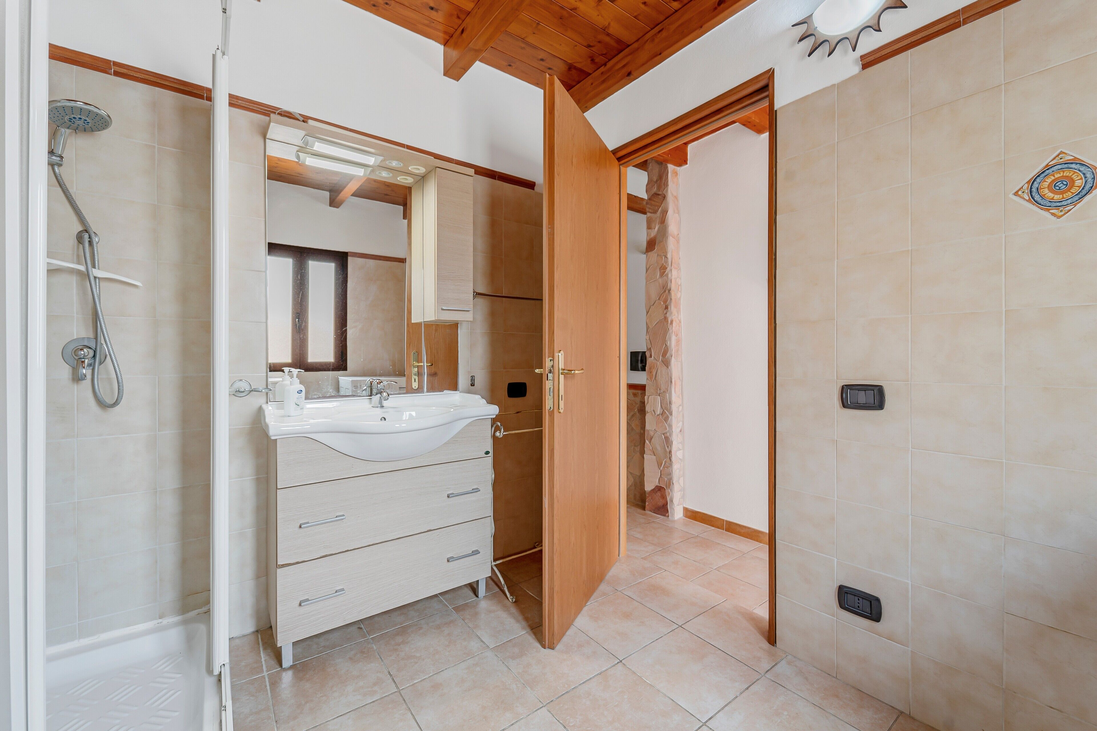 Shower, free toiletries, hair dryer, towels
