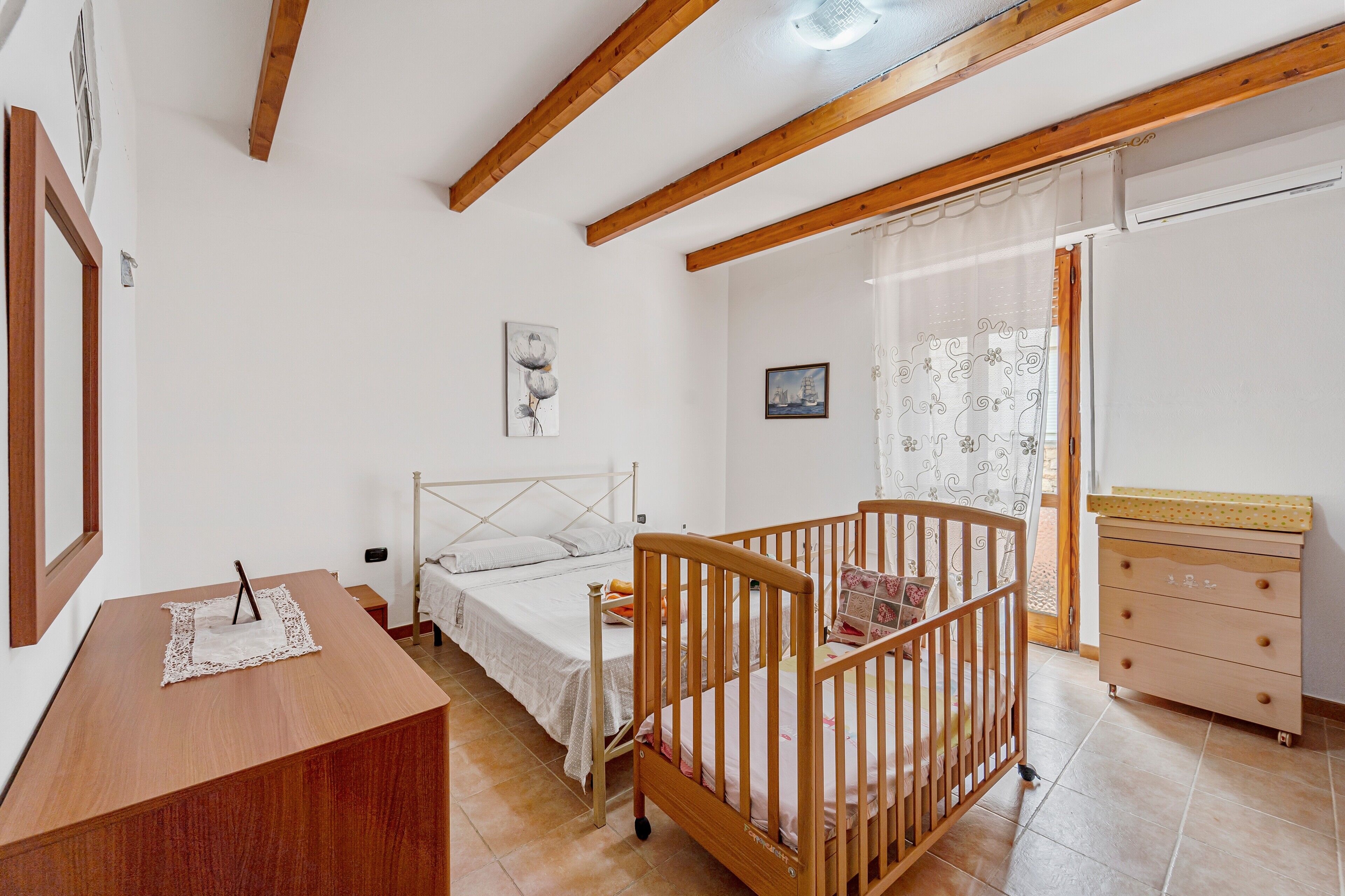 3 bedrooms, iron/ironing board, free WiFi, bed sheets