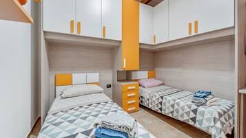 3 bedrooms, iron/ironing board, free WiFi, bed sheets