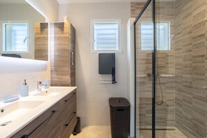 Shower, free toiletries, hair dryer, towels