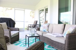 Terrace/patio - Tranquil Canal Front Villa in Golfers Paradise: Peaceful 3-BDR (Rotonda West)