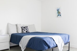 3 室のベッドルーム、アイロン / アイロン台、WiFi、ベッドシーツ