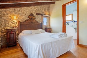 4 camere, una scrivania, Wi-Fi gratuito, lenzuola