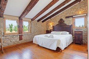 4 chambres, bureau, Wi-Fi gratuit, draps fournis