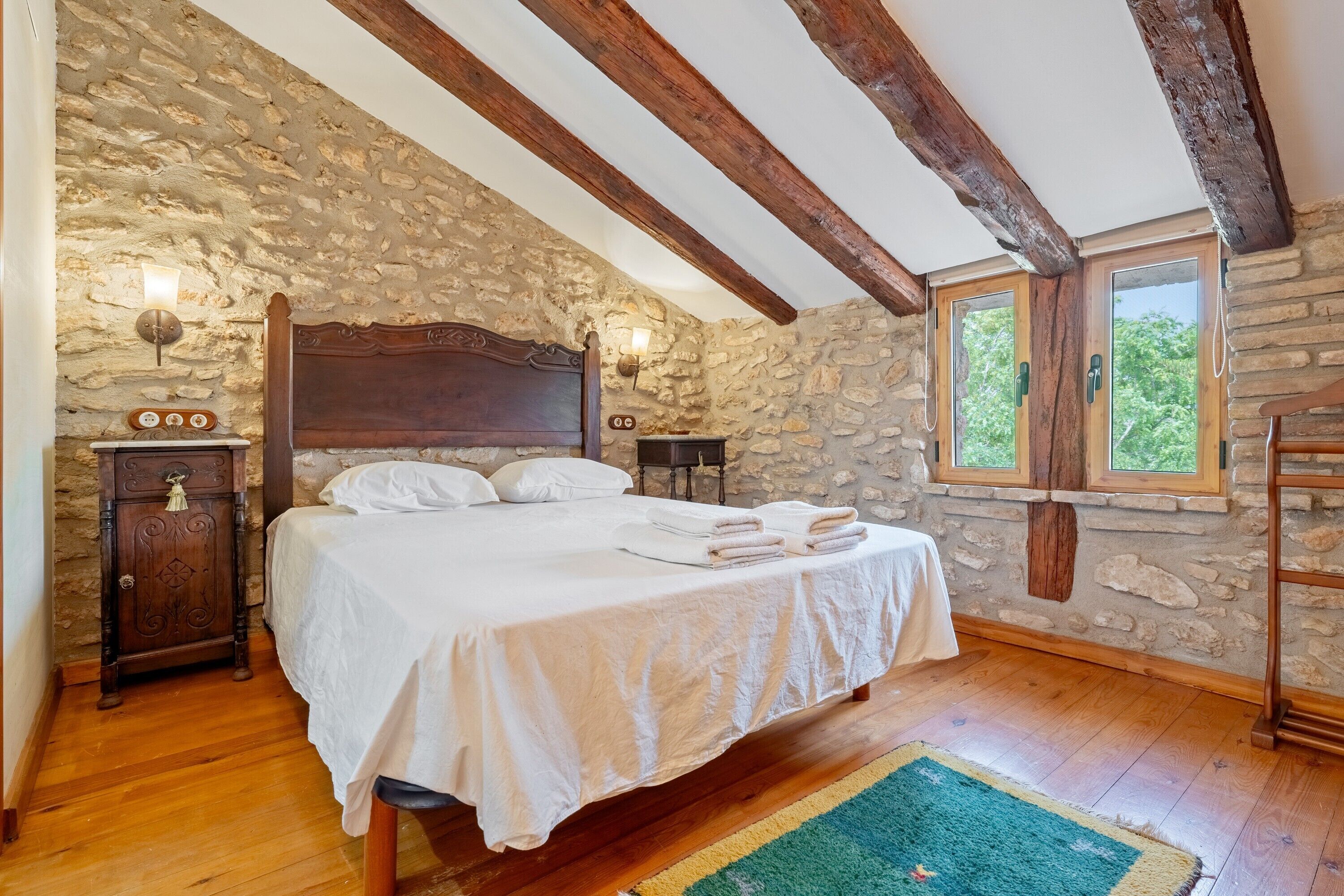 4 habitaciones, escritorio, wifi gratis y ropa de cama 