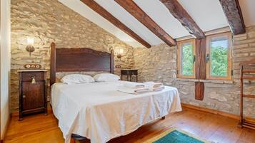 4 habitaciones, escritorio, wifi gratis y ropa de cama