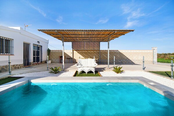 Pool - Holiday Home 'Casa La Viña' with Pool, Wi-Fi and Air Conditioning (Chiclana de la Frontera)