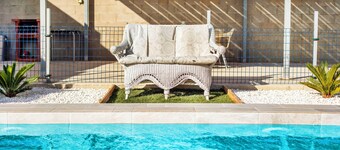 Holiday Home 'Casa La Viña' with Pool, Wi-Fi and Air Conditioning