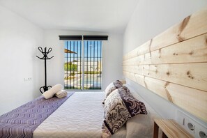 2 makuuhuonetta, silitysrauta/-lauta, ilmainen Wi-Fi, vuodevaatteet