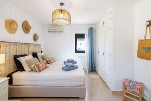 3 slaapkamers, een strijkplank/strijkijzer, gratis wifi, beddengoed