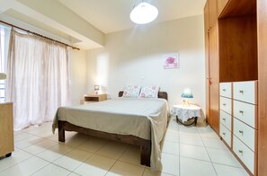 Appartement Prestige, vue sur le parc | 1 chambre, literie de qualité, lit avec matelas en mousse à mémoire