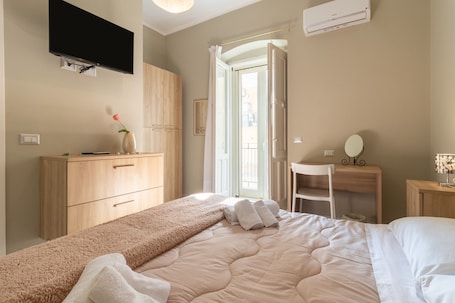 3 camere, Wi-Fi gratuito, lenzuola. Appartamento 'Dormiamoci Sù' con balcone, Wi-Fi e aria condizionata
