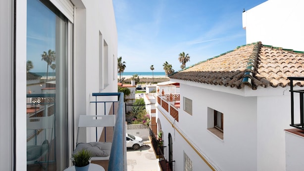 A balcony with a view of the sea, a white building, and a tiled roof. - Family Only Holiday Apartment "Manuela" with Sea View, Shared Terrace & Wi-Fi (CONIL DE LA FRONTERA)