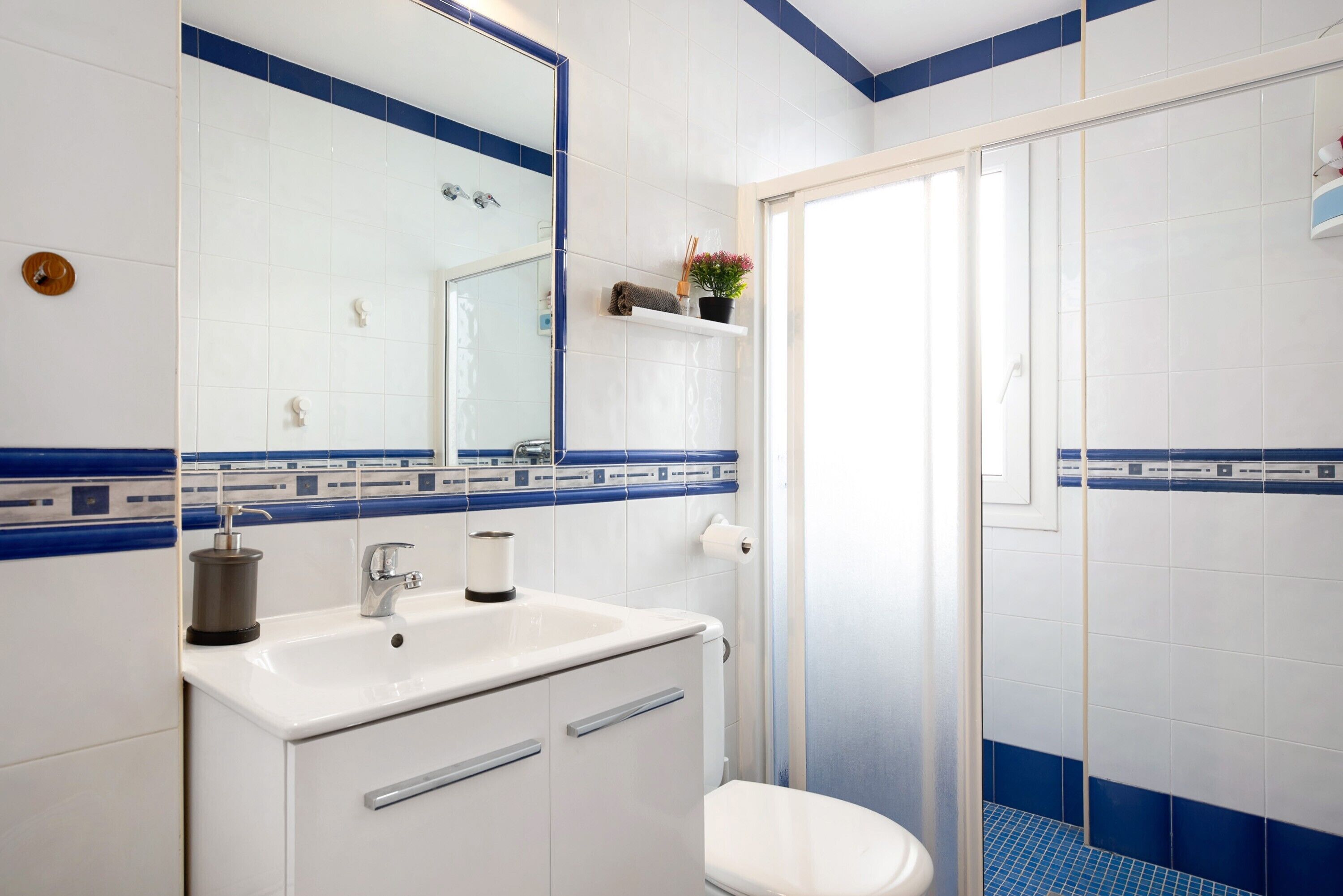 Dusch, hårtork och handdukar