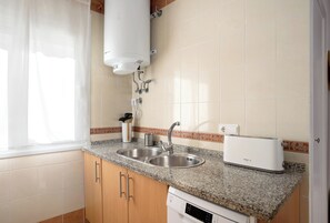 Refrigerador, microondas, parrilla de estufa y lavavajillas 