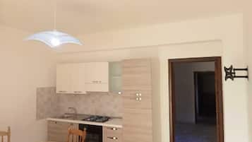 Refrigerador, horno, parrilla de estufa y cafetera y tetera