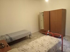 2 habitaciones, tabla de planchar con plancha y wifi gratis 