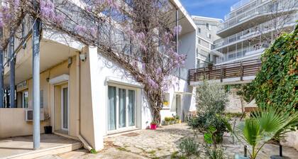 Holiday Home 'Maison De La Plage' with Private Terrace, Wi-Fi and Air Conditioning