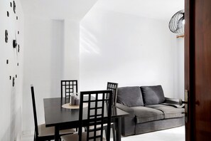 Dining - Vacation Home 'Piso Leon y Castillo B' with Balcony and Wi-Fi (Arrecife)