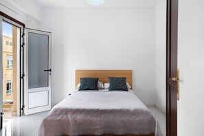 2 bedrooms, iron/ironing board, free WiFi, bed sheets - Vacation Home 'Piso Leon y Castillo B' with Balcony and Wi-Fi (Arrecife)