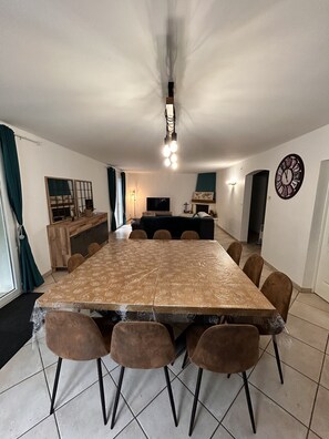 Dining - Villa 6 Chambres 14 Personnes Piscine Chauffée et spa (Jard-sur-Mer)