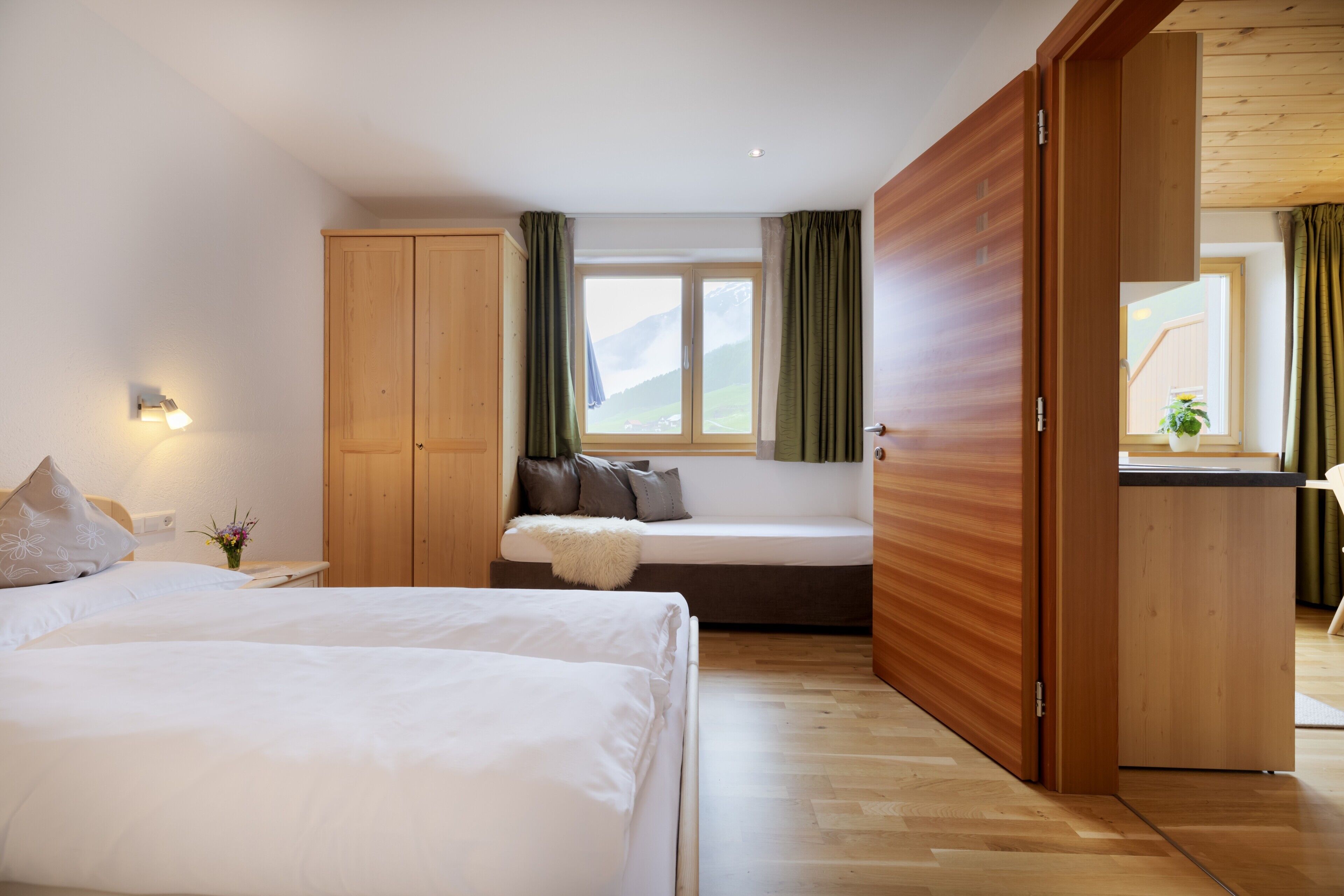 1 chambre, fer et planche à repasser, accès au Wi-Fi (inclus)