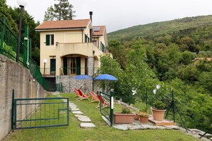 Property grounds - Apartment 'Elena E Joerg 1' with Mountain View, Shared Garden and Wi-Fi (Vezzi Portio)
