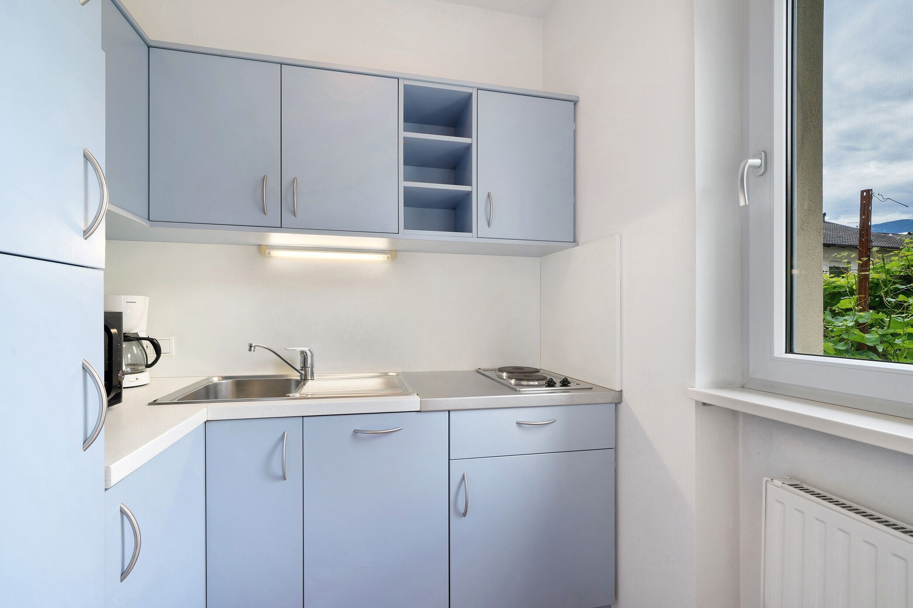 Réfrigérateur, micro-ondes, plaque de cuisson, lave-vaisselle