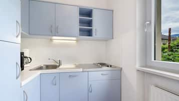 Réfrigérateur, micro-ondes, plaque de cuisson, lave-vaisselle