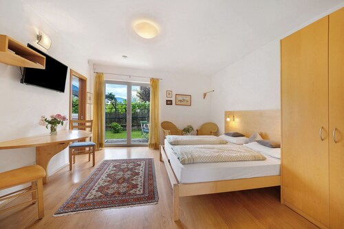 Apartment 'Das Landhaus Apt Pink Lady' with Mountain View, Private Terrace and Wi-Fi