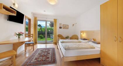 Apartment 'Das Landhaus Apt Pink Lady' with Mountain View, Private Terrace and Wi-Fi