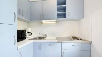 Réfrigérateur, micro-ondes, plaque de cuisson, lave-vaisselle