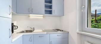 Apartment 'Das Landhaus Apt Pink Lady' with Mountain View, Private Terrace and Wi-Fi