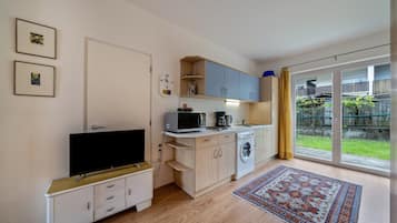 Kühlschrank, Mikrowelle, Herdplatte, Geschirrspüler