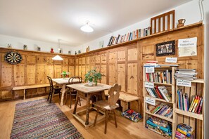 Interior - Apartment 'Das Landhaus Apt Sauvignon' with Mountain View, Private Terrace and Wi-Fi (Terlano)