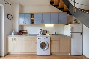 Refrigerador, microondas, placa de cocina, lavavajillas