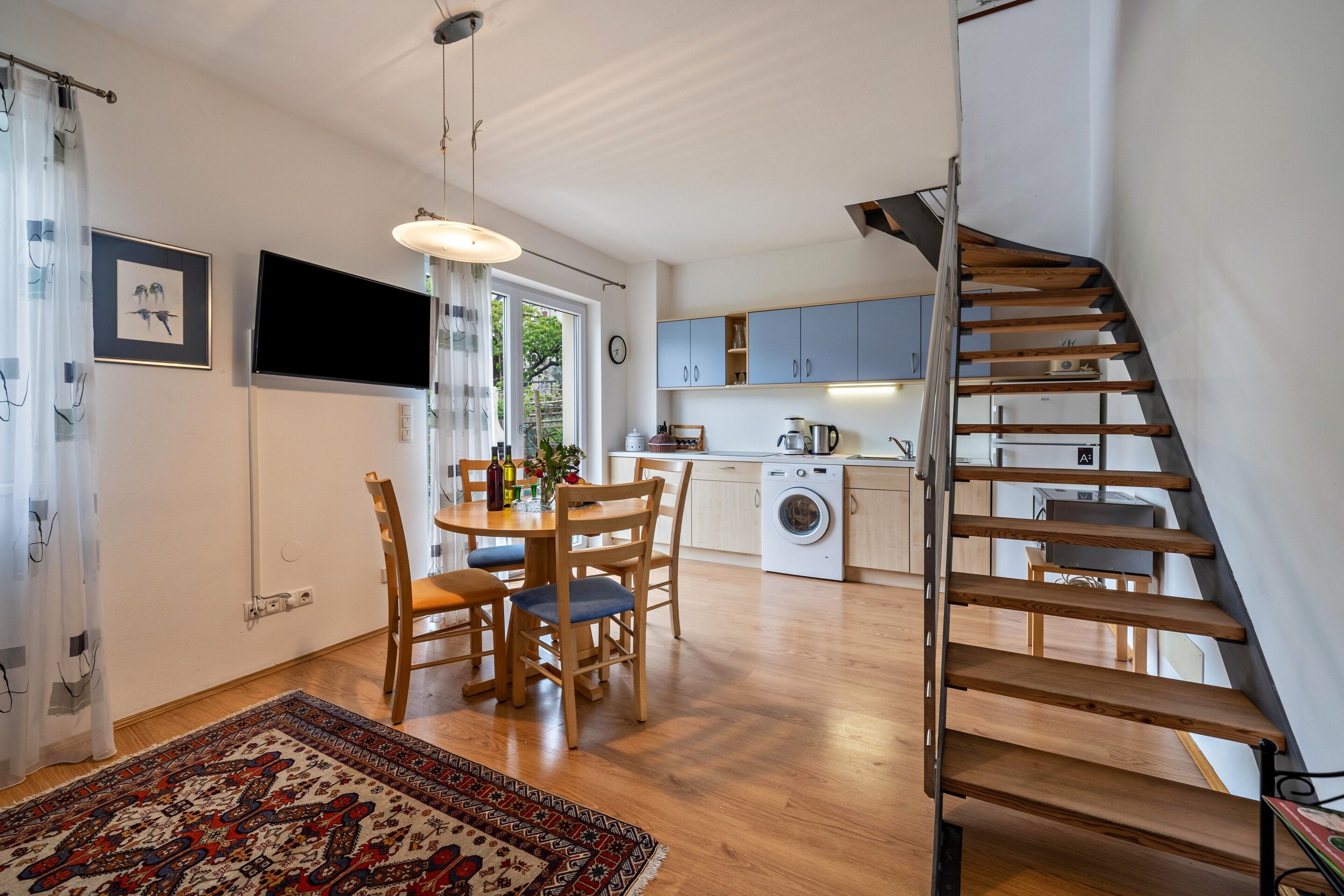 Réfrigérateur, four à micro-ondes, surface de cuisson, lave-vaisselle