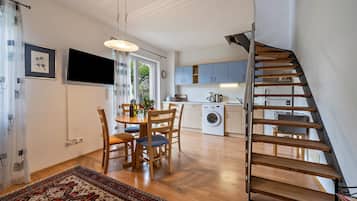 Réfrigérateur, micro-ondes, plaque de cuisson, lave-vaisselle