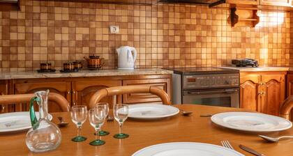 Apartment 'A The City House' with Private Terrace, Balcony and Air Conditioning