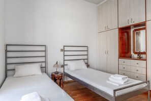 2 Schlafzimmer, Bügeleisen/Bügelbrett, Bettwäsche