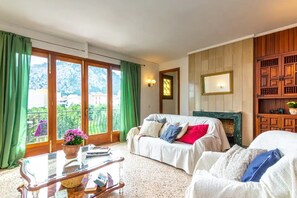 TV - Holiday Home 'Puig' with Mountain View, Wi-Fi and Air Conditioning (Pollensa)