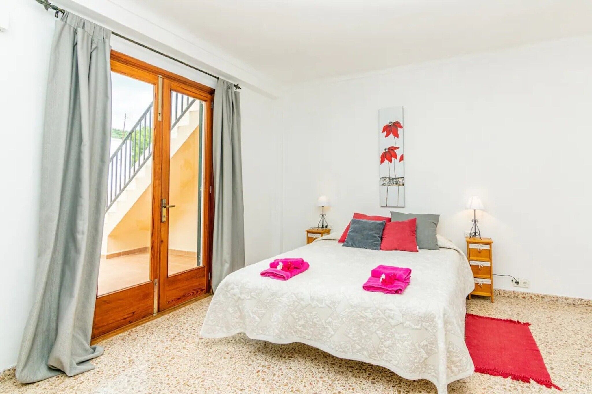 3 bedrooms, iron/ironing board, WiFi (free), bed sheets