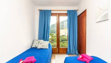 3 slaapkamers, een strijkplank/strijkijzer, gratis wifi, beddengoed