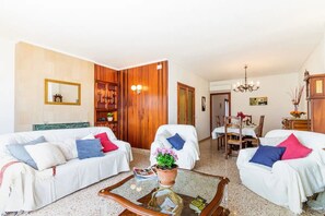 TV - Holiday Home 'Puig' with Mountain View, Wi-Fi and Air Conditioning (Pollensa)